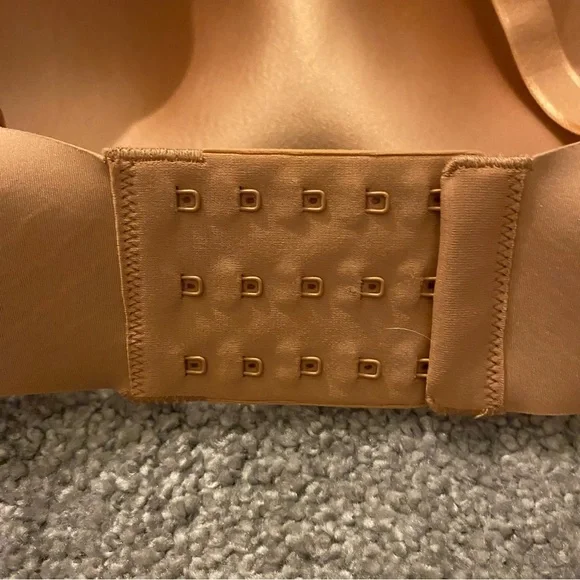 Knix Bra Women’s 6+ Tan Contour Plunging Neckline Molded Foam Cups Adjustable - Picture 3 of 7